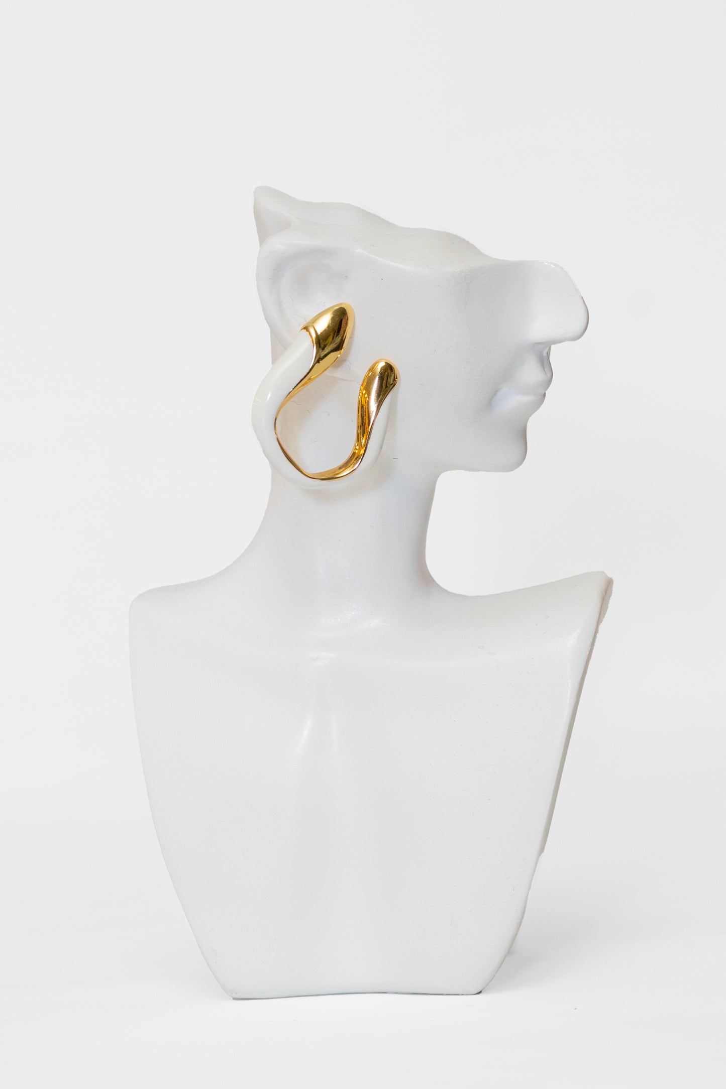 earrings white U