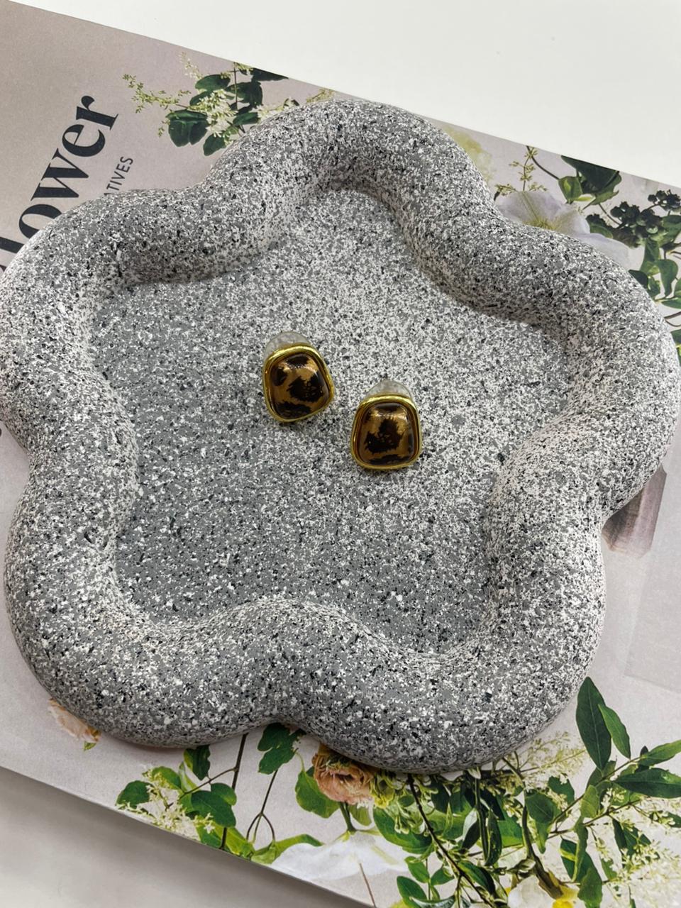 Tiger square earrings