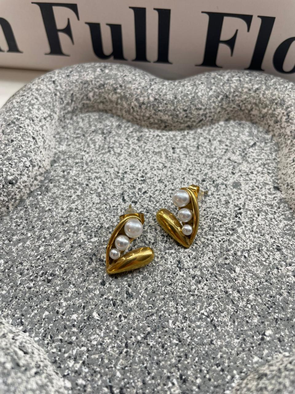 Pearl heart earrings