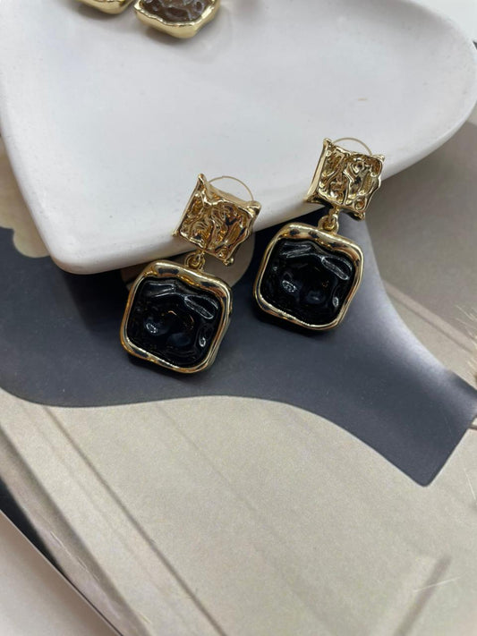 Dangling stone gold earrings